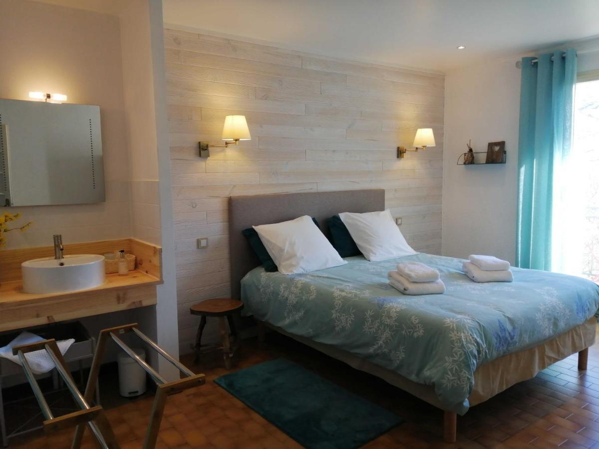 Bed and Breakfast Alabrena Feneyrols Exteriér fotografie
